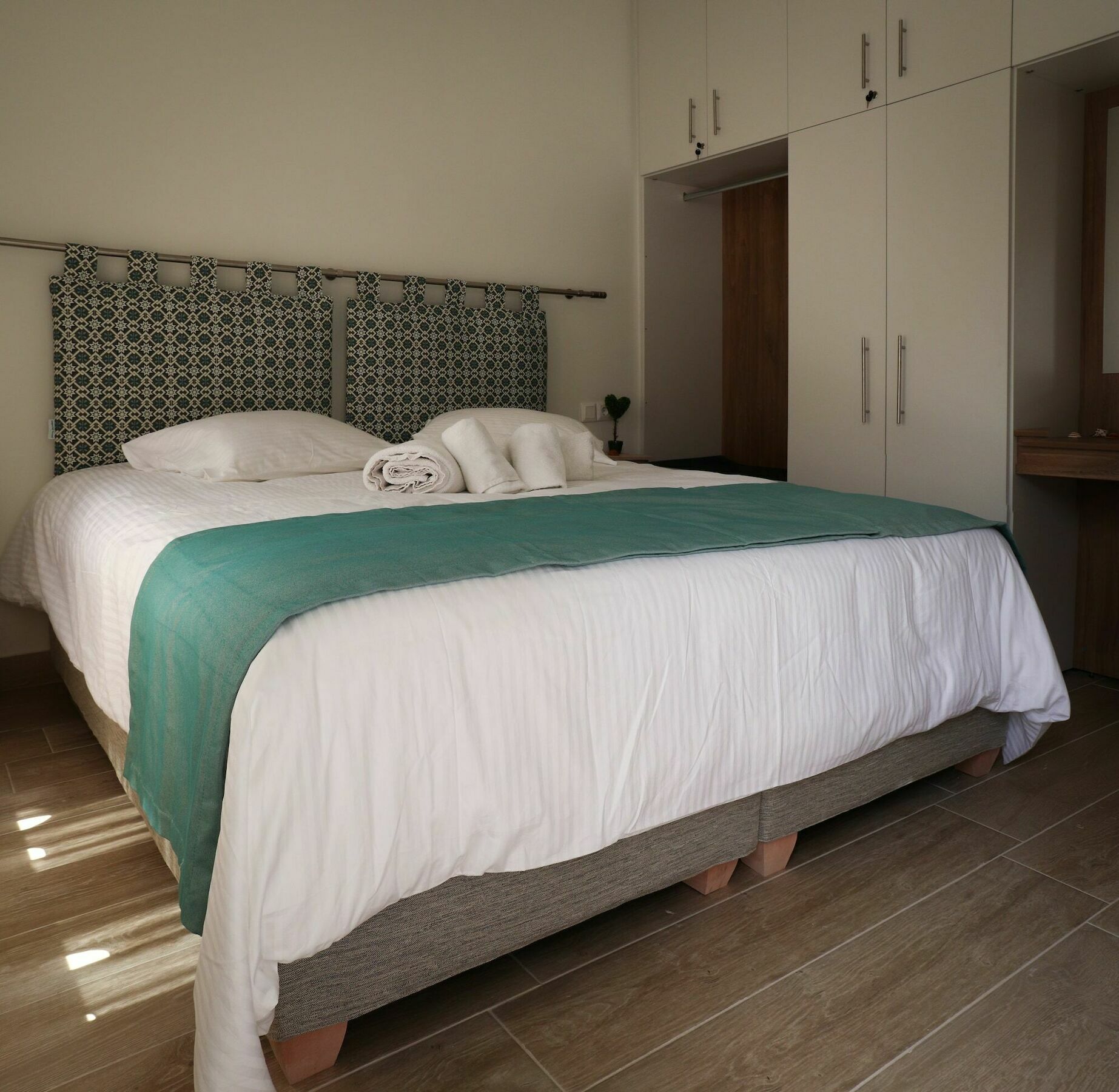 เอคาที Hotel กาวอส ภายนอก รูปภาพ